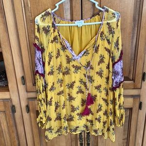 Sundance XL top in purple and golden yellow with floral print. Top is lined.